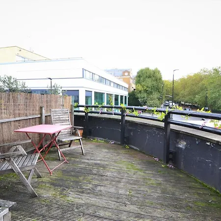 One Bedroom Apartment In Bayswater